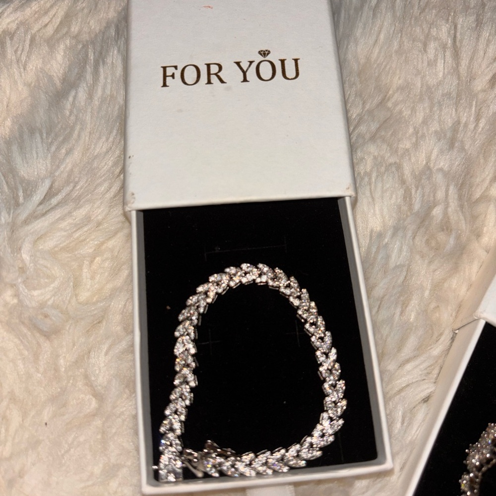 VVS1 moissanite diamond fish bone shape bracelet